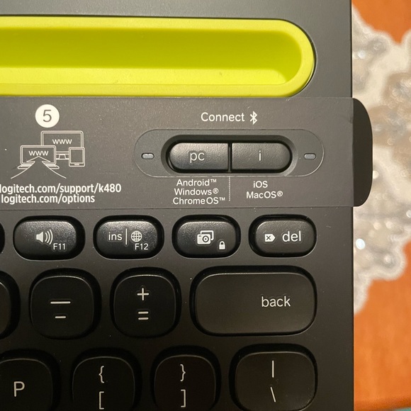 Logitech Bluetooth keyboard - Picture 4 of 5